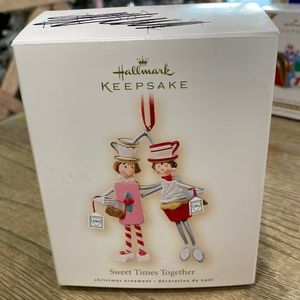 "Sweet Times Together" Couple Hallmark Christmas Ornament 2007